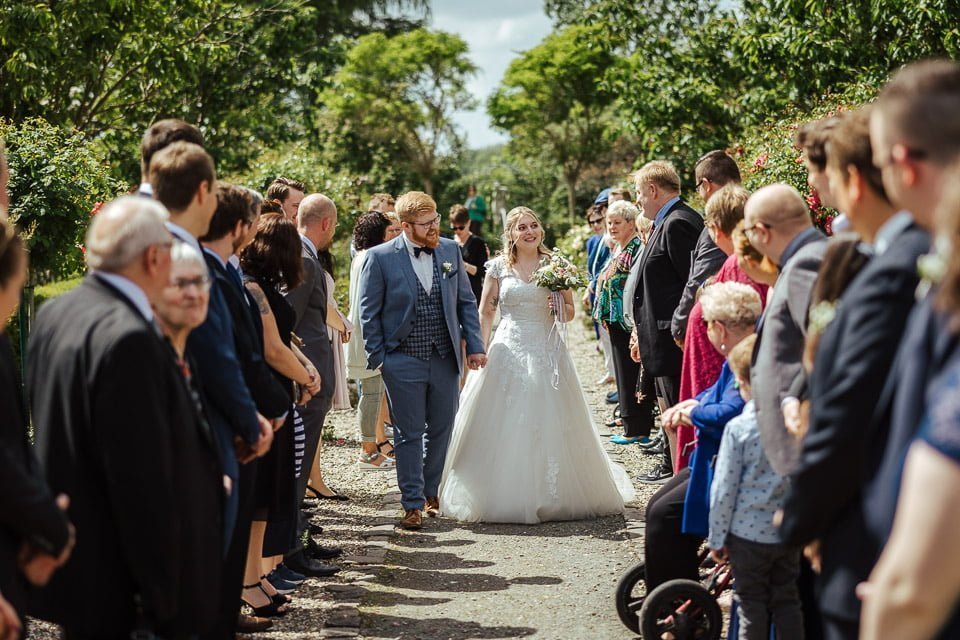 Hochzeitspaar im Rosarium Wilhelmshaven