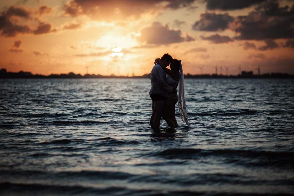 Paarfotos Katharina & Lukas beim Sonnenuntergang