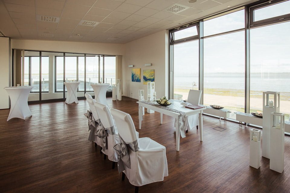 Weltnatureerbeportal in Dangast Innenaufnahme des Trausaals