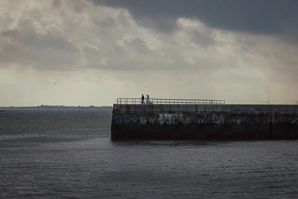 Maritime Liebe am Jadebusen: Hochzeit im Wattenmeer Besucherzentrum Wilhelmshaven & Shooting an der Alten Mole