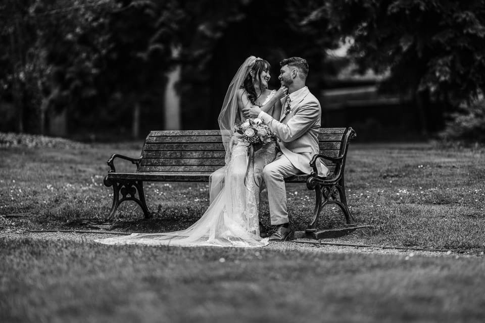 Hochzeitspaar im Park beim Palais Rastede