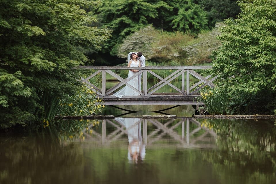 Hochzeitspaar im Rhodrodendronpark Gristede