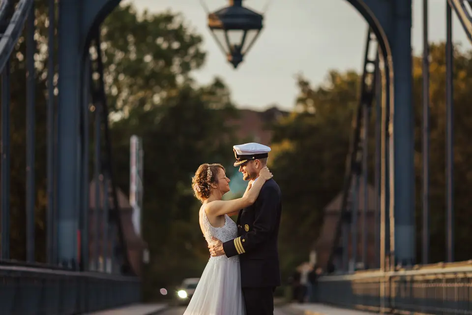 Hochzeitspaar an der Kaiser-Wilhelm-Brücke - Foto 9