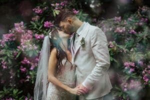 Hochzeitspaar im Park im Palais in Rastede