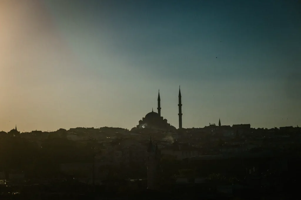 Moschee in Istanbul bei Sonnenuntergang